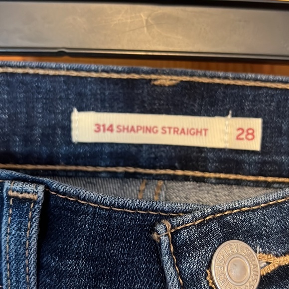 Levi’s 314. Shaping Straight. 28 x 32. - Picture 2 of 5